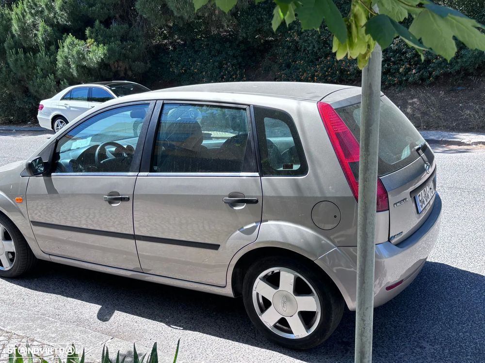 Ford Fiesta 1.4 Ghia - 4