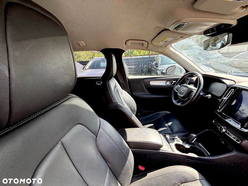 Volvo XC 40 T4 AWD Geartronic Momentum Pro - 17