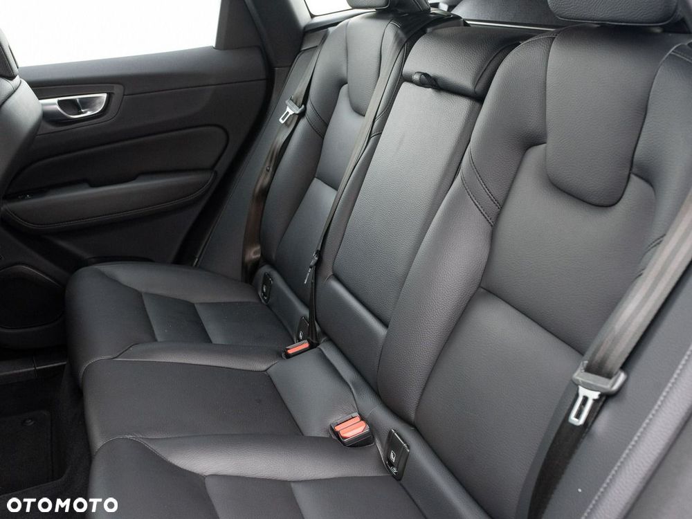 Volvo XC 60 B4 B Plus Bright - 25
