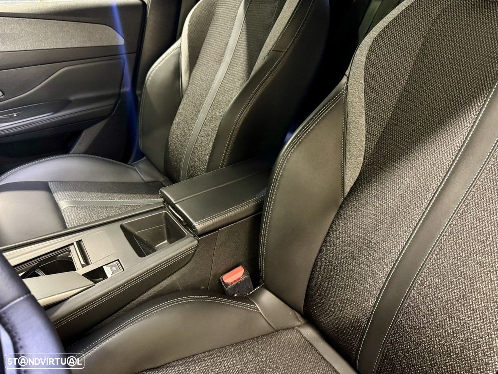 Peugeot 308 1.2 PureTech Allure Pack EAT8 — fotografia 20