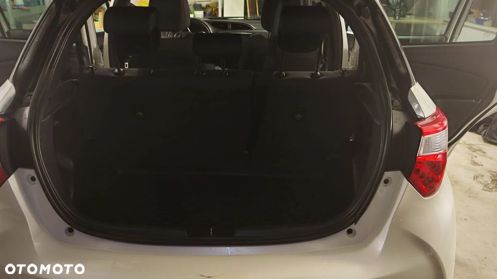 Toyota Yaris Hybrid 100 Selection Platinum - 13