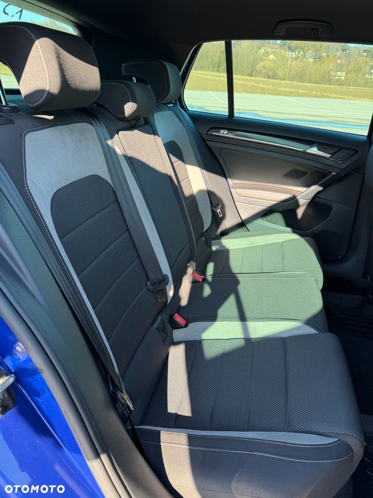 Volkswagen Golf - 10