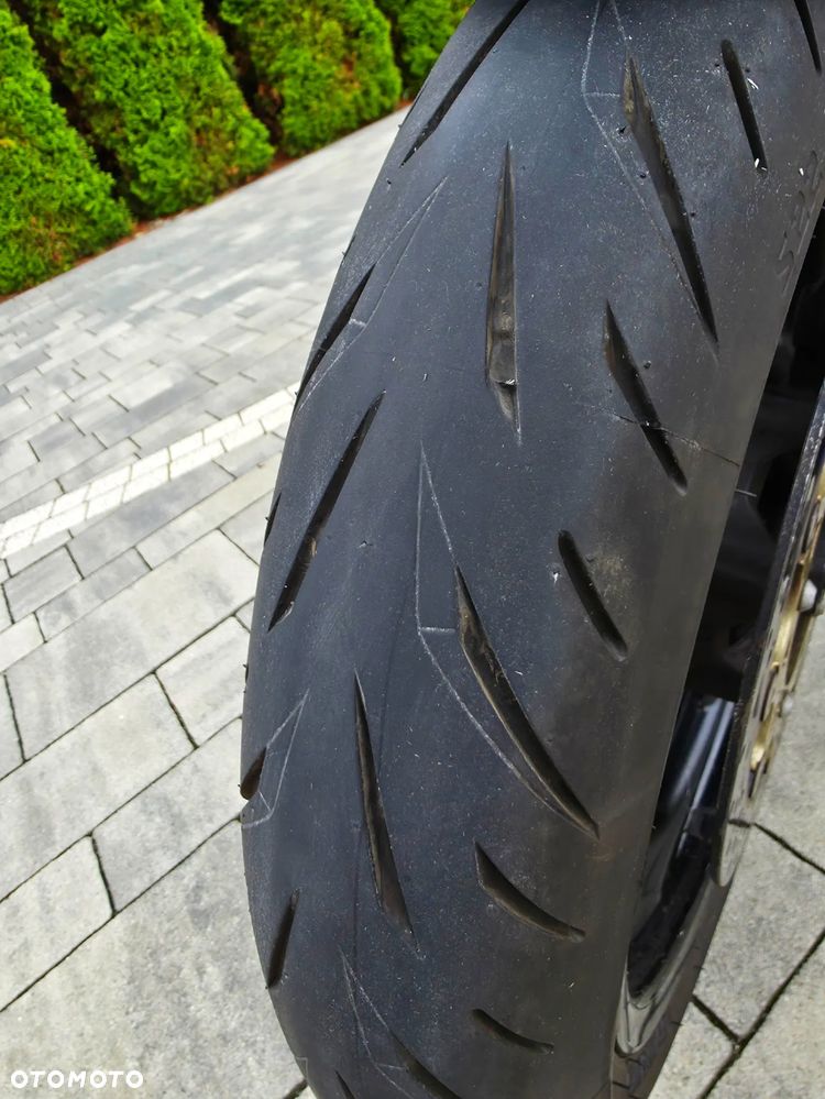 Yamaha R1 - 8