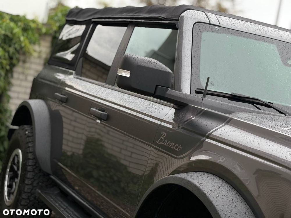 Ford Bronco - 9