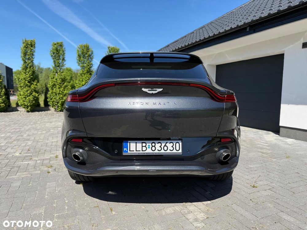 Aston Martin DBX - 7