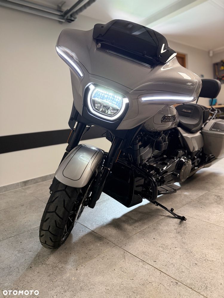 Harley-Davidson CVO Street Glide - 17