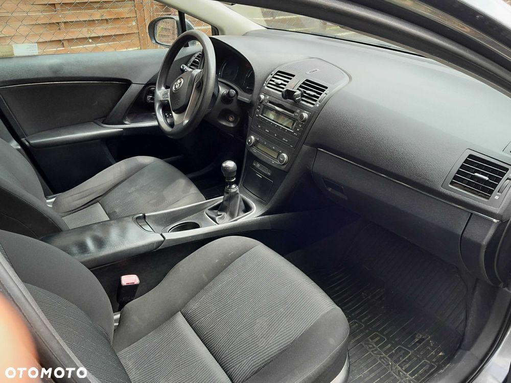 Toyota Avensis - 6