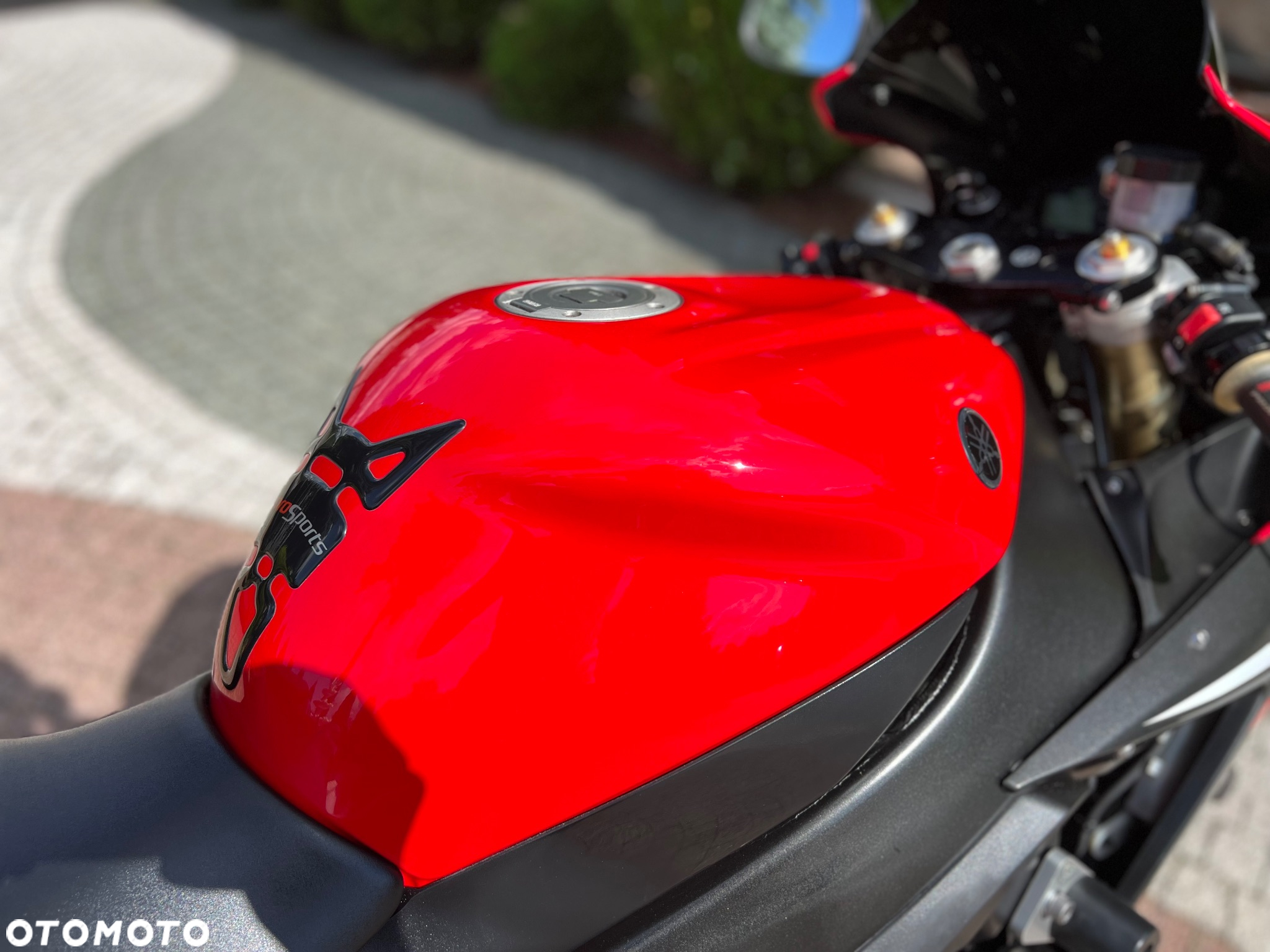 Yamaha R1 - 15