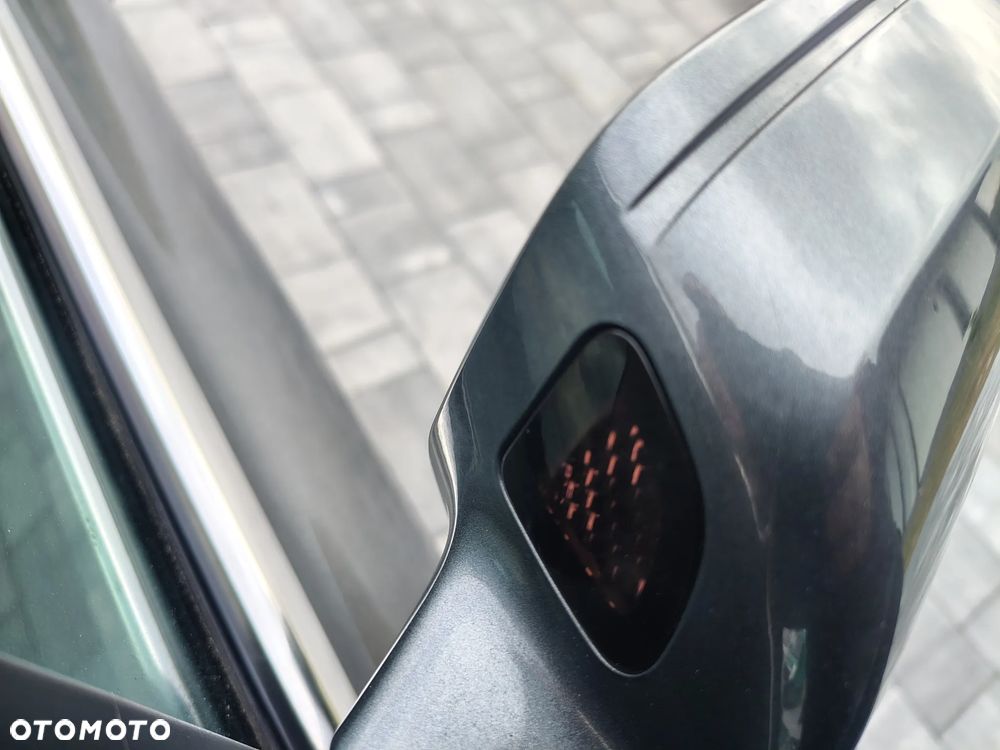 Audi A4 Avant 2.0 TDI DPF quattro S tronic Attraction - 13