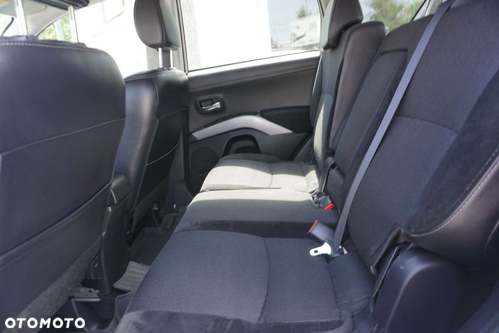 Mitsubishi Outlander - 16