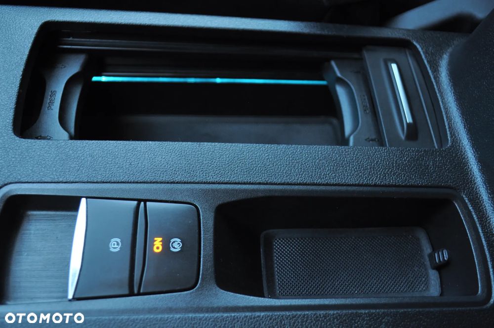 Ford Kuga 2.0 TDCi 4x2 ST-Line - 40