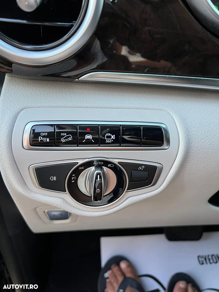 Mercedes-Benz V - 12