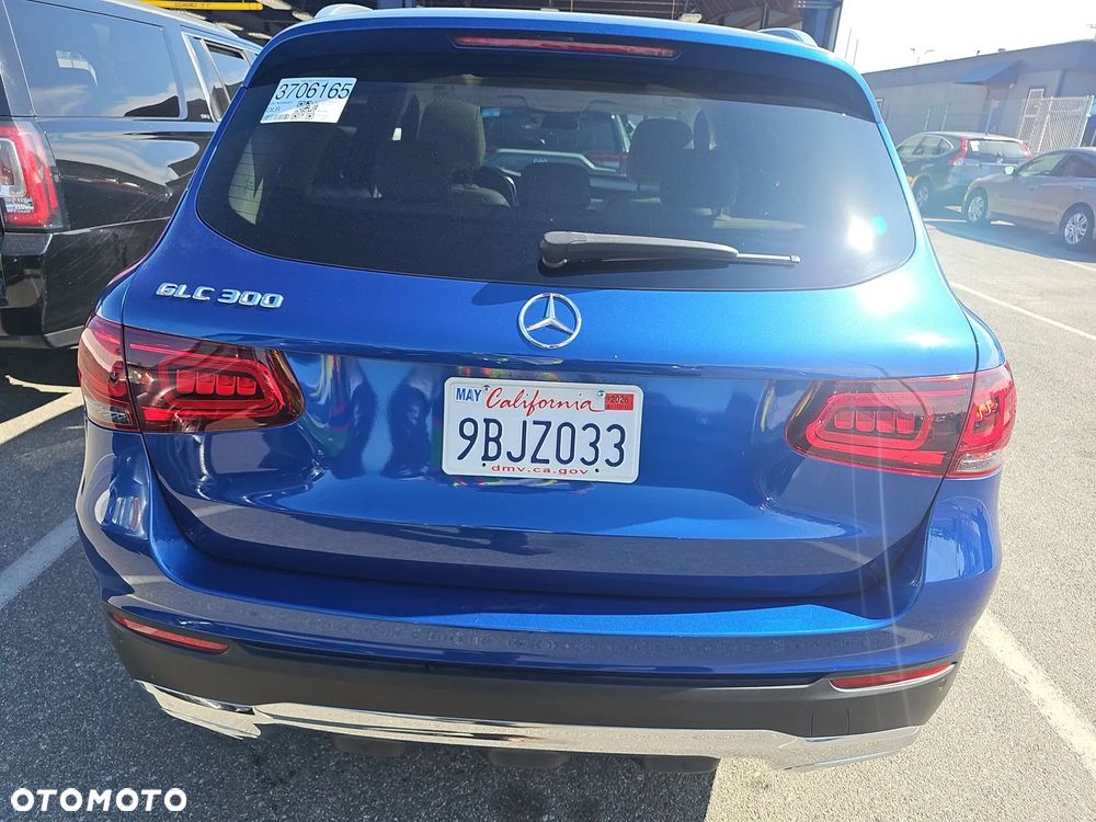 Mercedes-Benz GLC 300 4Matic 9G-TRONIC Exclusive - 3