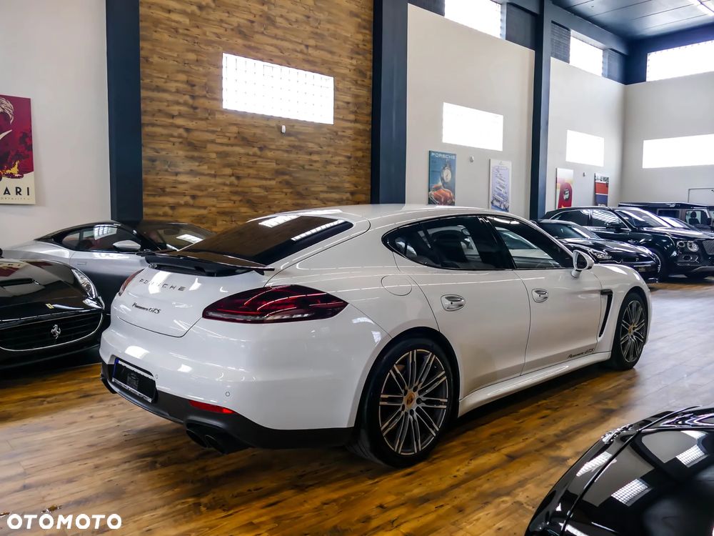 Porsche Panamera GTS - 4