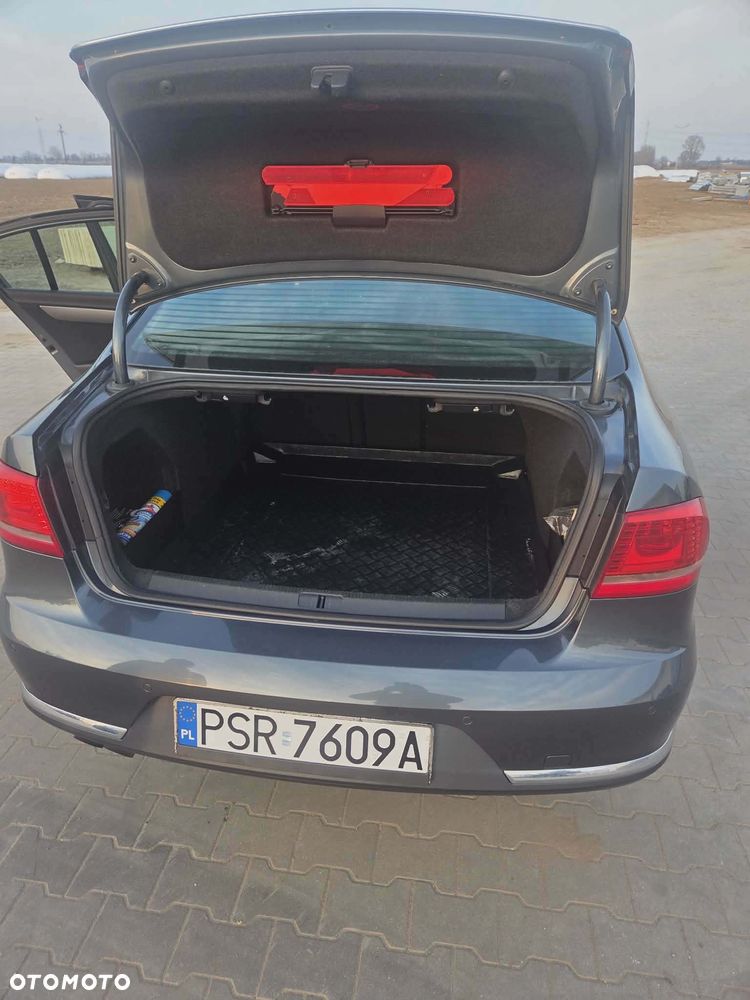 Volkswagen Passat 2.0 TDI Comfortline - 13