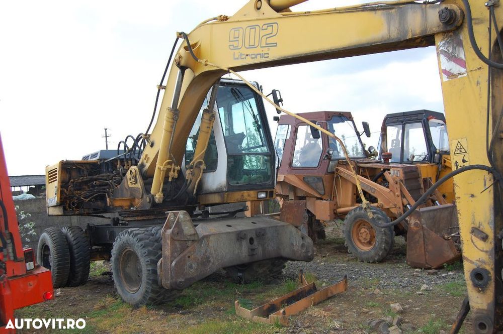 Dezmembrez LIEBHERR 902 LITRONIC - 1