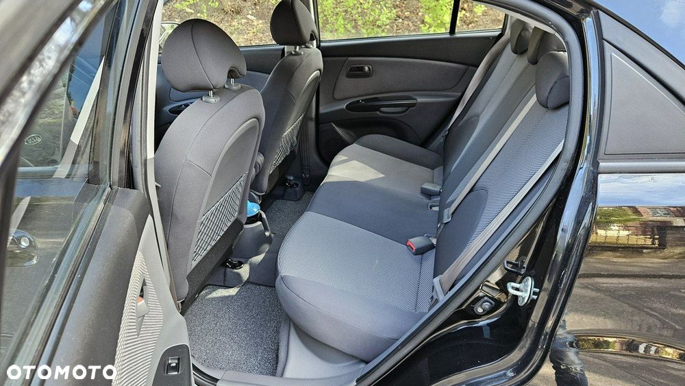 Kia Rio 1.4 Spirit - 25