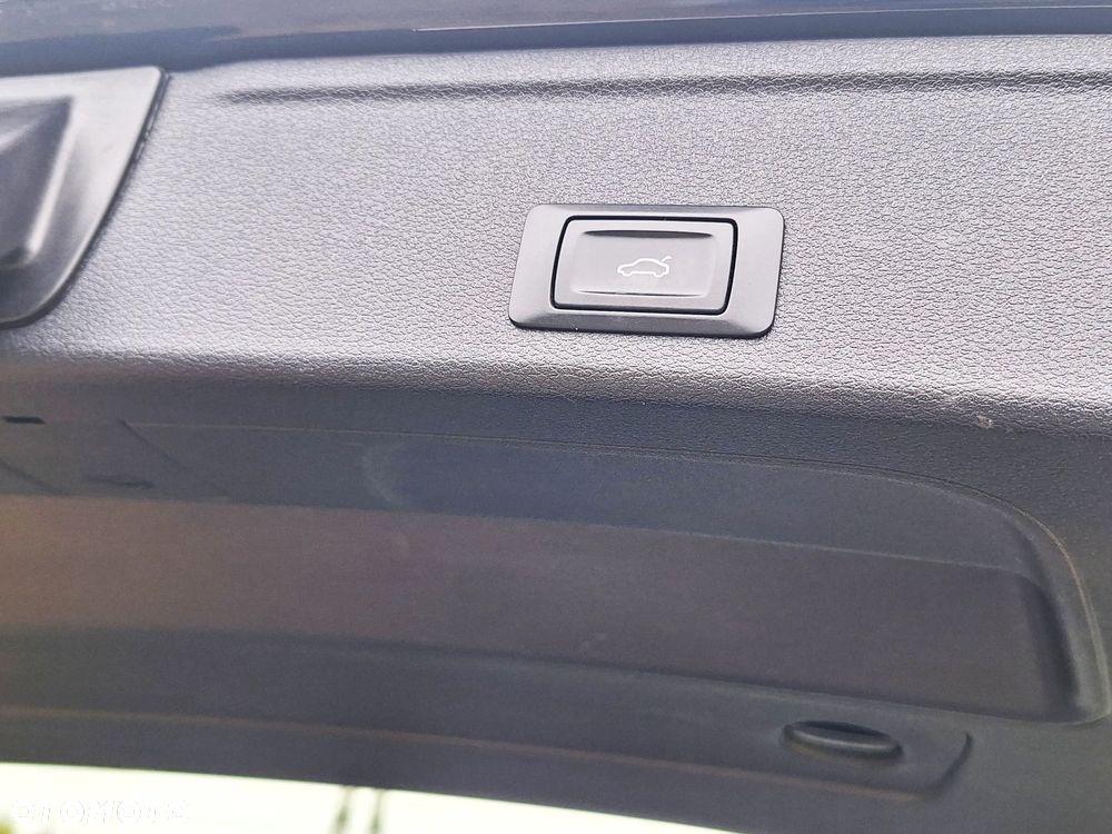 Audi A4 Avant 2.0 TDI DPF Ambition - 9