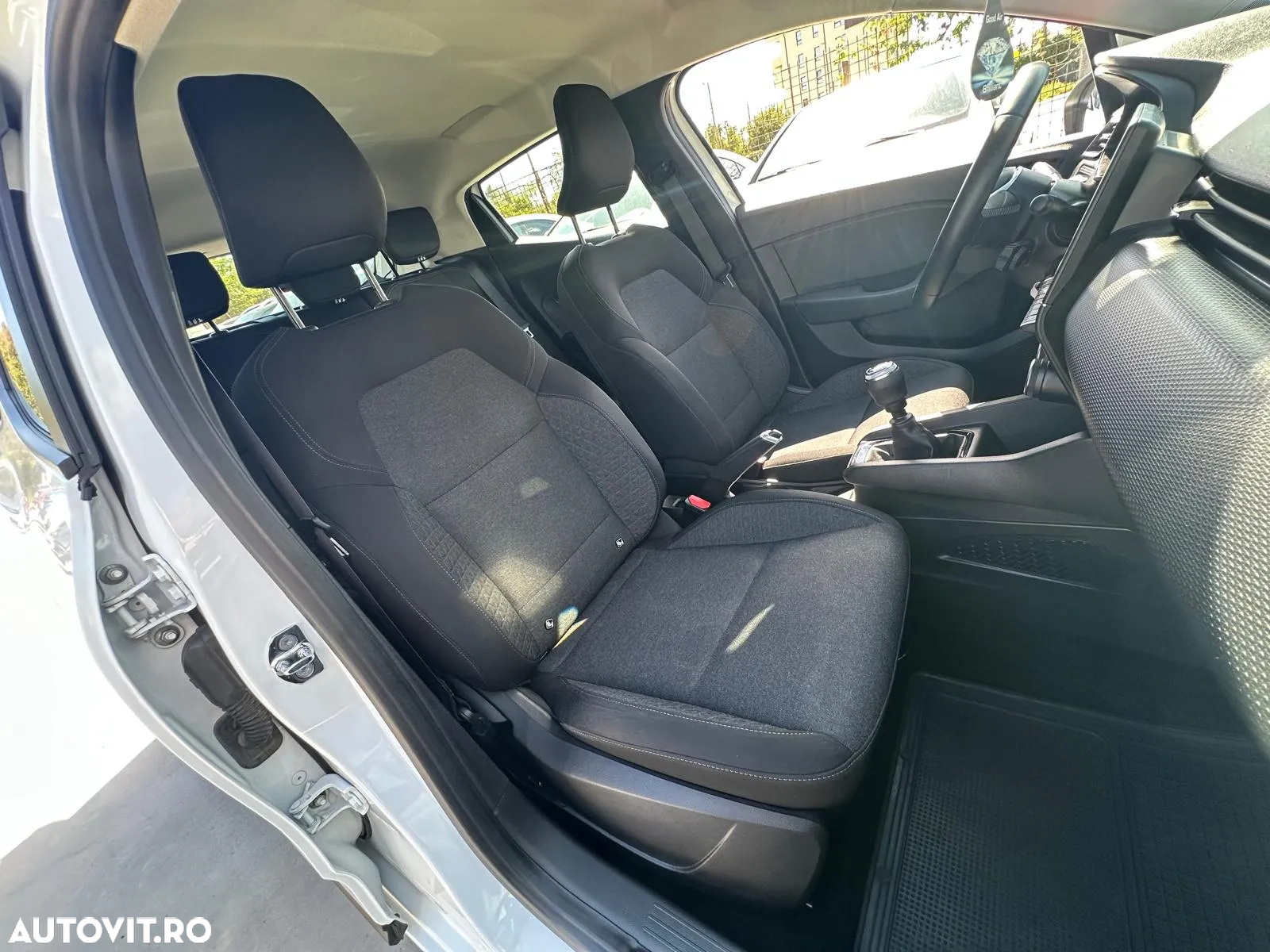 Renault Clio V 1.0 TCe 90 Techno - 8