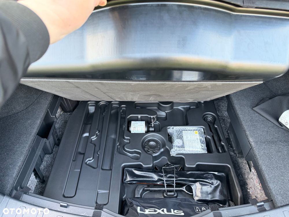 Lexus UX 250h Business Edition - 33