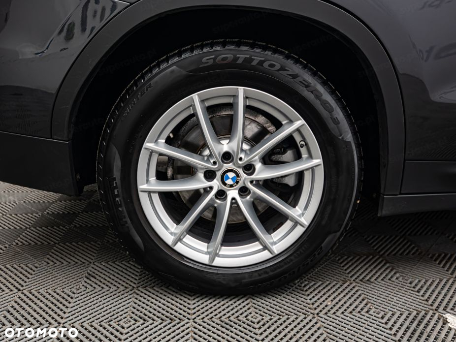 BMW X3 xDrive20i Advantage - 32