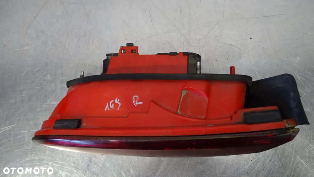 LAMPA PRAWA TYLNA W KLAPIE ALFA ROMEO 159 JTDM - 2
