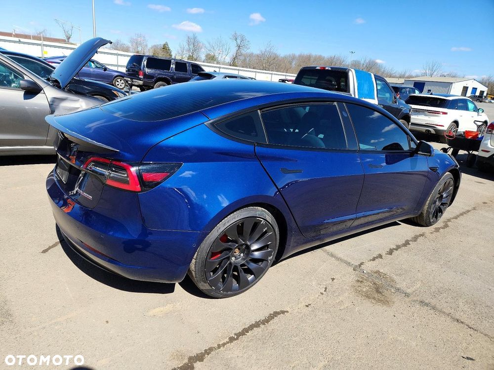 Tesla Model 3 - 4