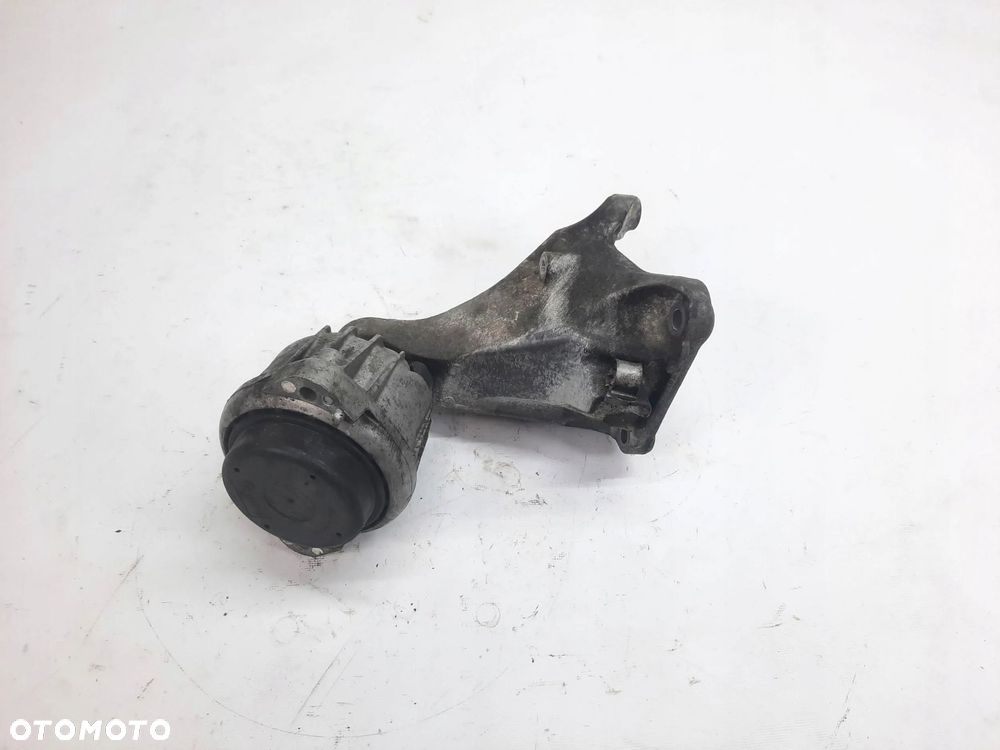 ŁAPA WSPORNIK PODUSZKA SILNIKA BMW 3 E90 E91 6781916 - 3