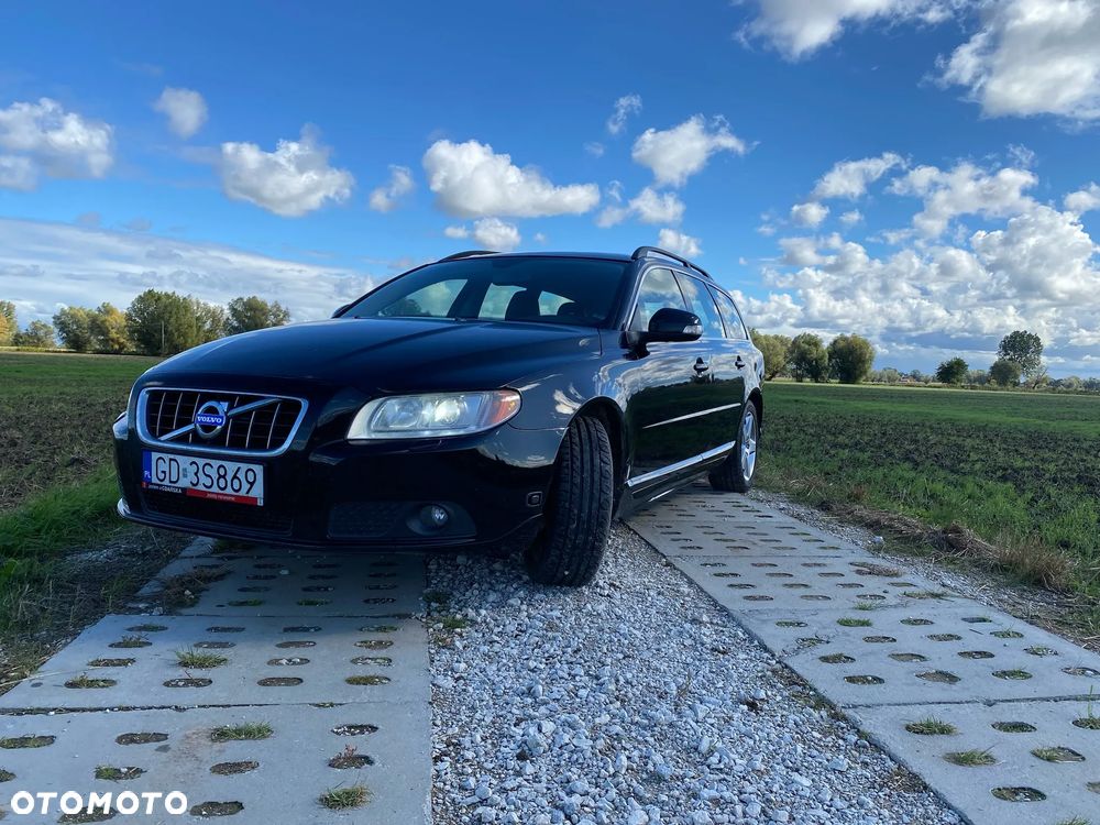 Volvo V70 2.5T Momentum - 1