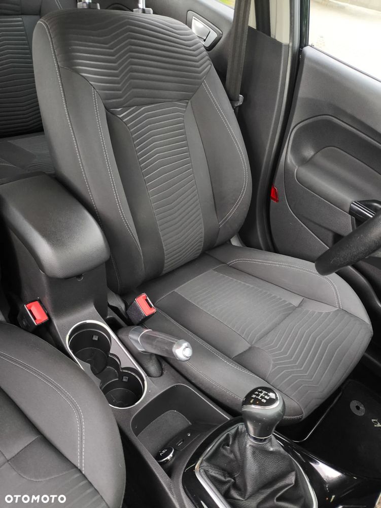 Ford Fiesta 1.25 Titanium X - 32