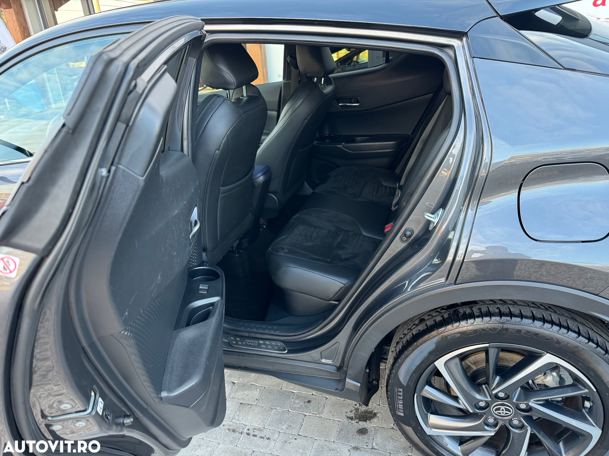 Toyota C-HR 2.0 HSD 184 CP 4x2 CVT C-ult Style bi-tone - 11