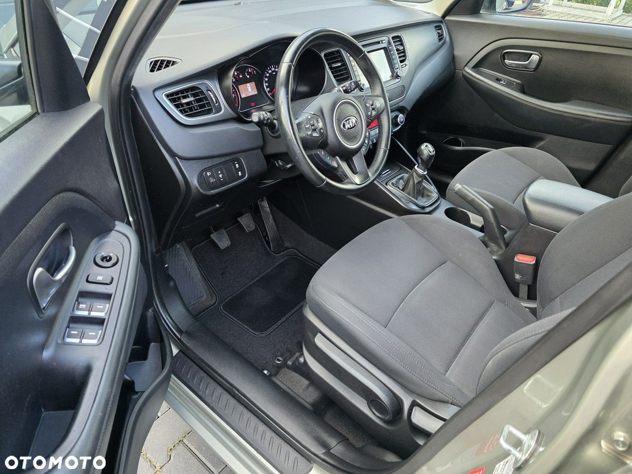 Kia Carens - 11