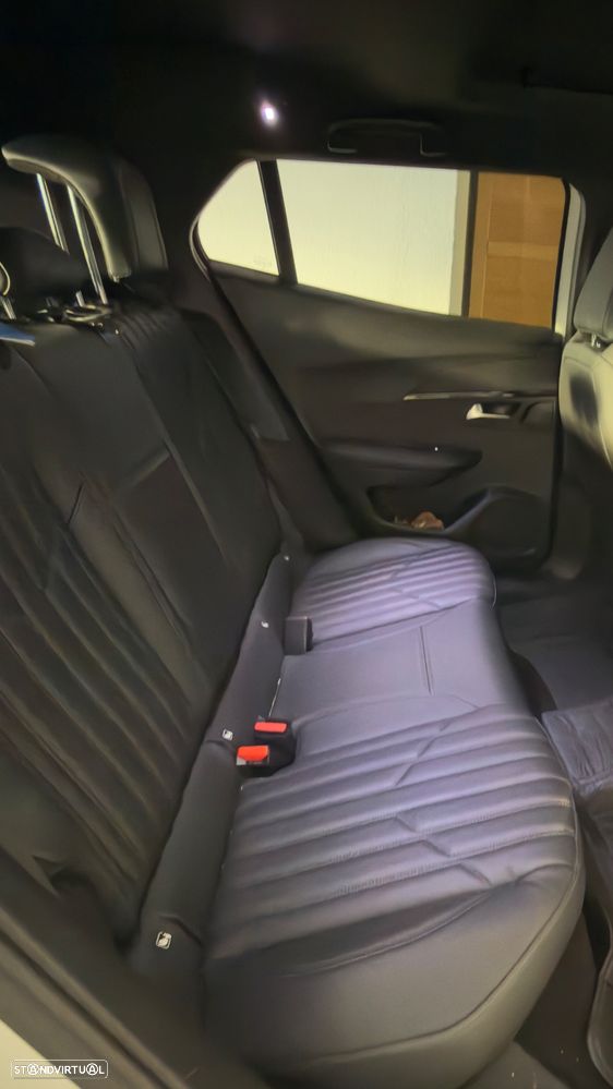 Peugeot e-2008 156 GT Exclusive - 16