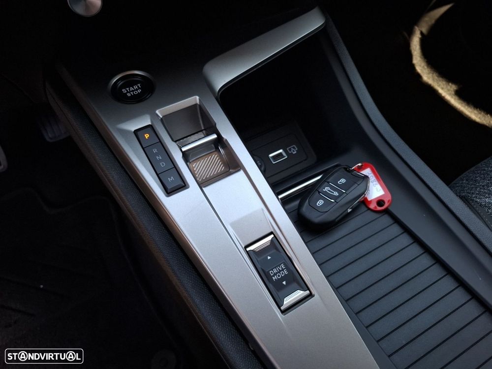 Peugeot 308 SW 1.2 Hybrid Allure e-DCS6 — fotografia 18