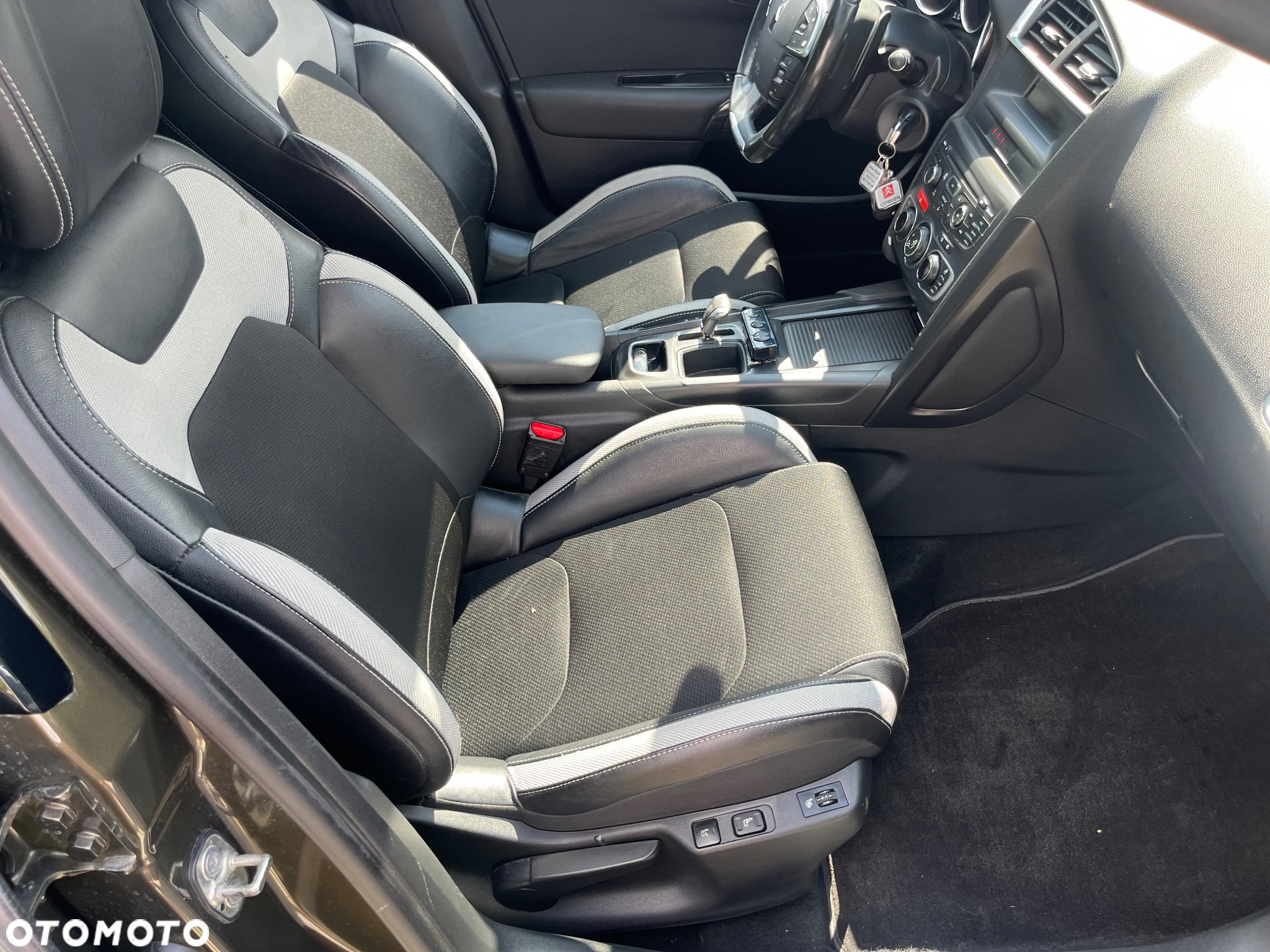Citroën DS4 1.6 e-HDi SoChic MCP - 24