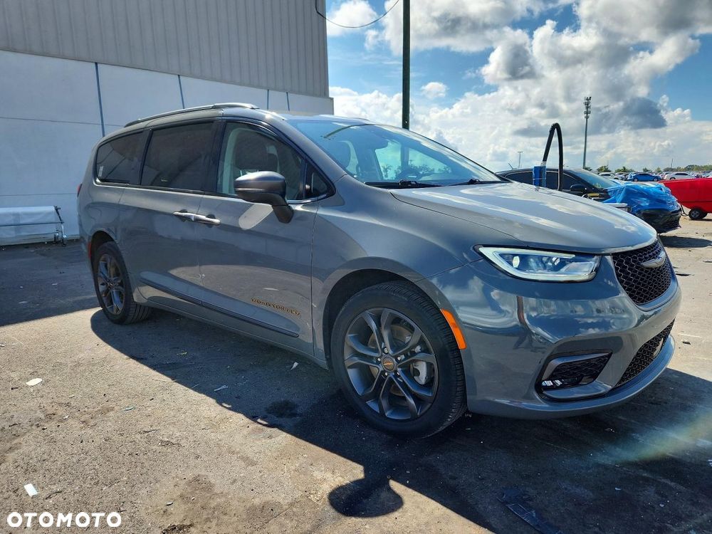 Chrysler Pacifica - 2