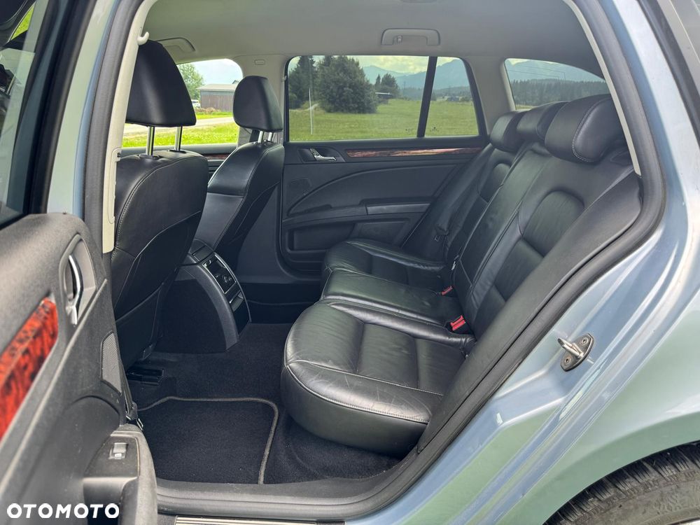 Skoda Superb 2.0 TDI 4x4 Elegance - 32