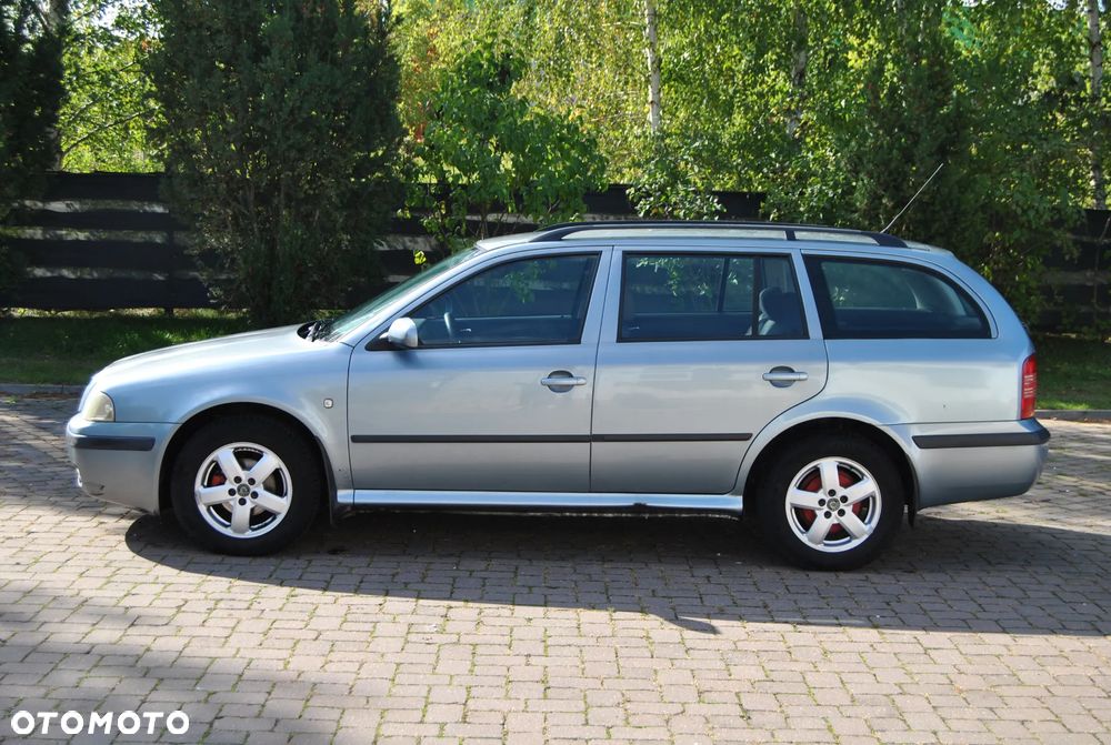 Skoda Octavia 1.6 Combi Ambiente - 16