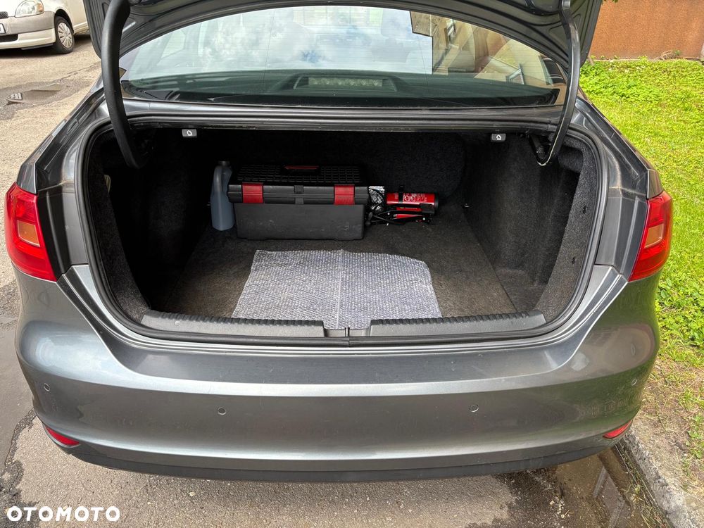 Volkswagen Jetta - 6
