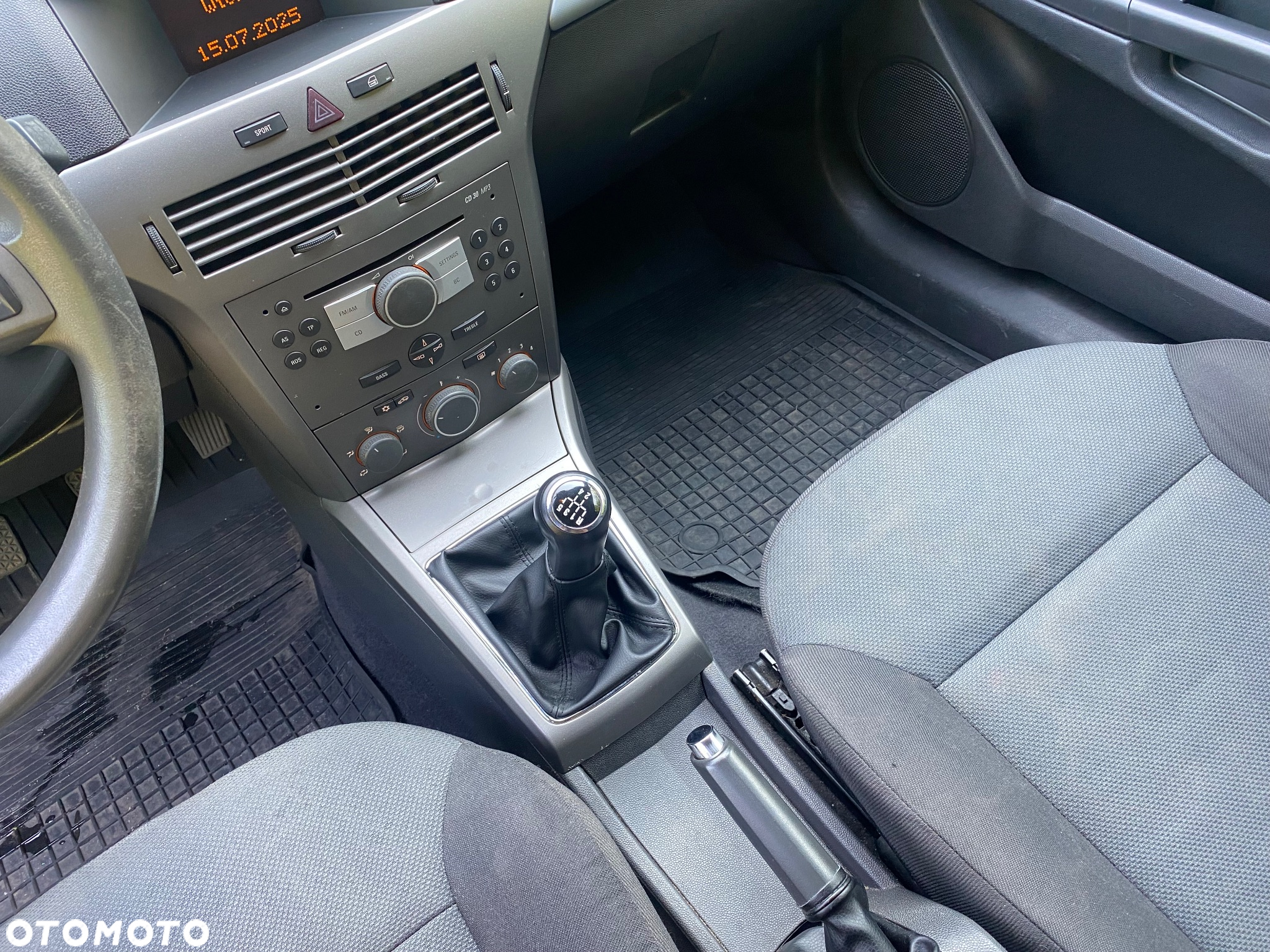 Opel Astra III GTC 1.8 Cosmo - 27