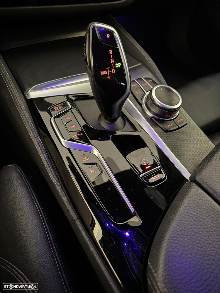BMW 530 e Pack Desportivo M - 23