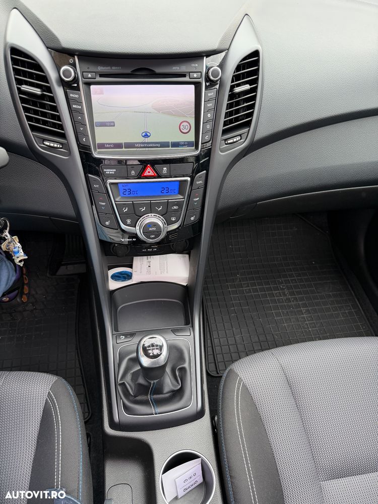 Hyundai i30 blue Kombi 1.6 CRDi Passion - 17