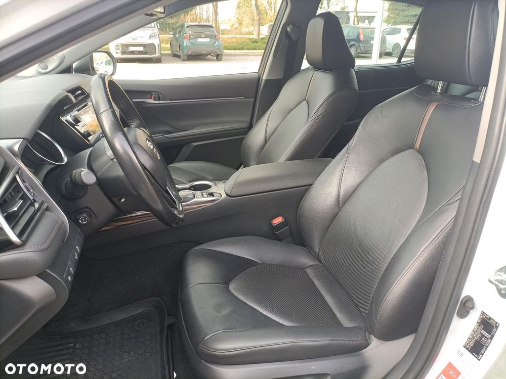 Toyota Camry 2.5 Hybrid Executive CVT - 11