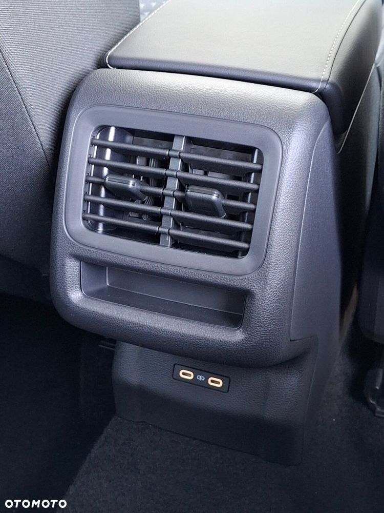 Volkswagen T-Roc 1.5 eTSI Life DSG - 25