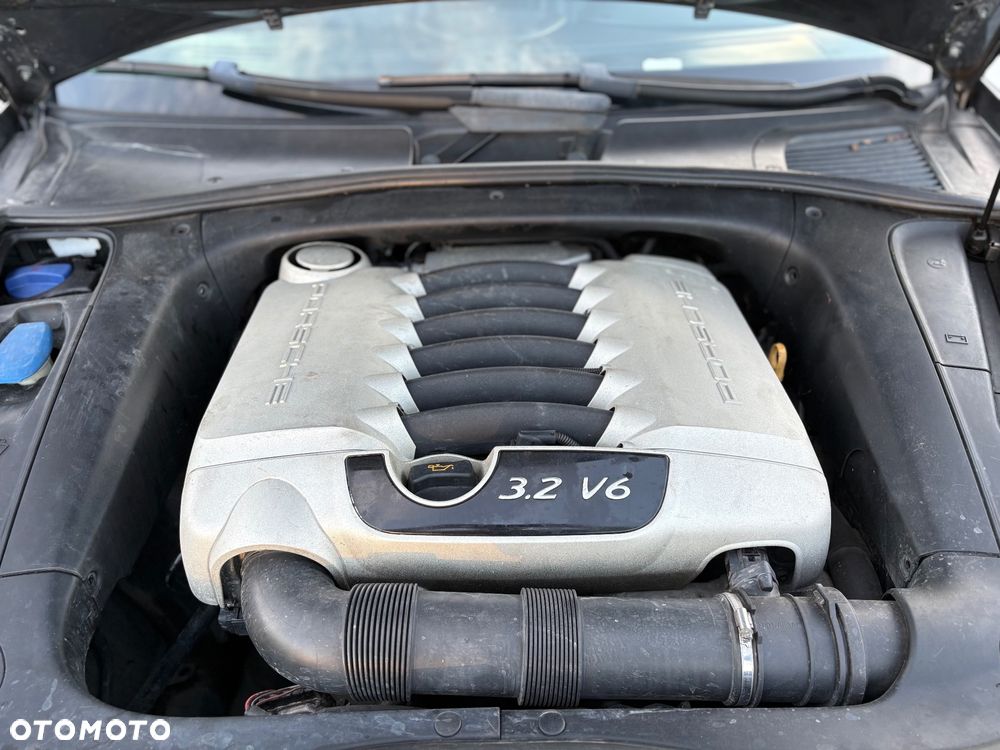 Porsche Cayenne - 24