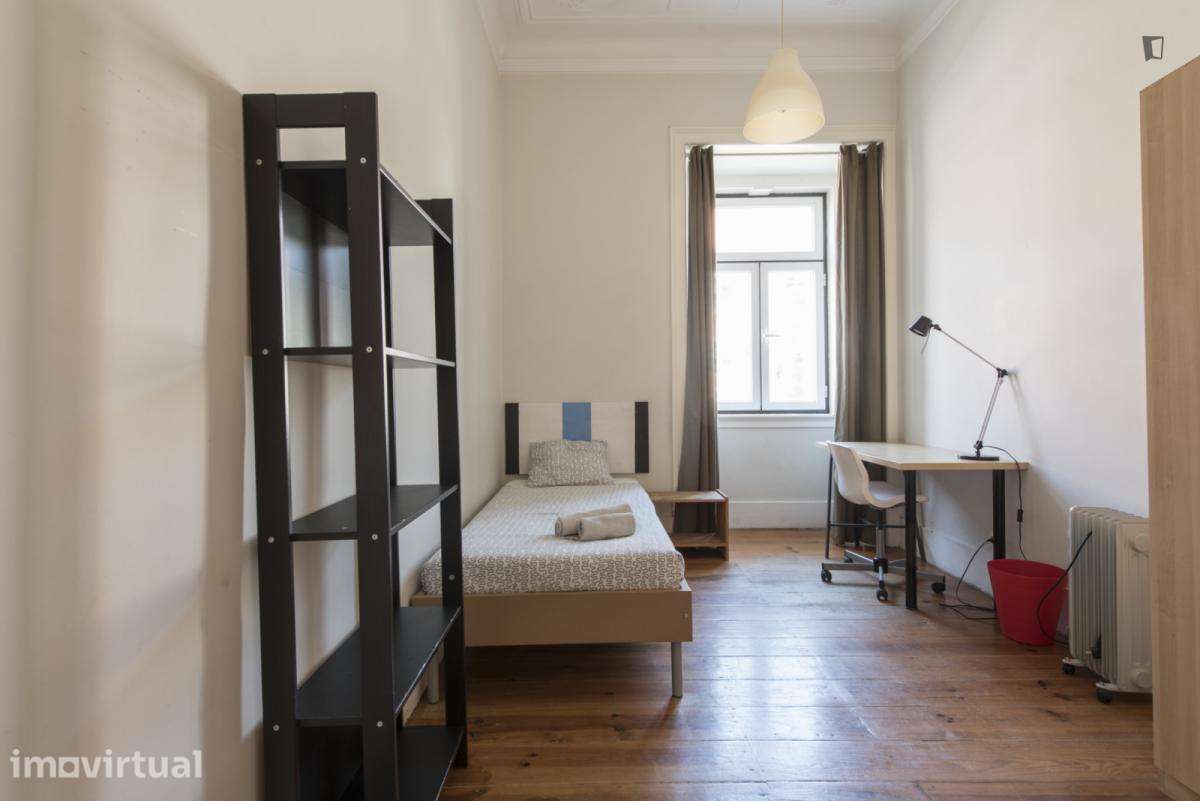 Quarto - localizado em Intendente Lisbon - Grande imagem: 5/17