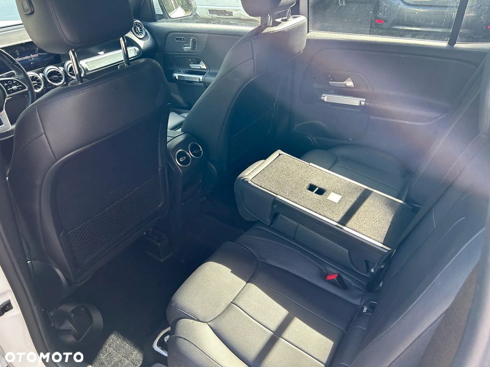 Mercedes-Benz GLB 250 4Matic 8G-DCT Progressive - 12
