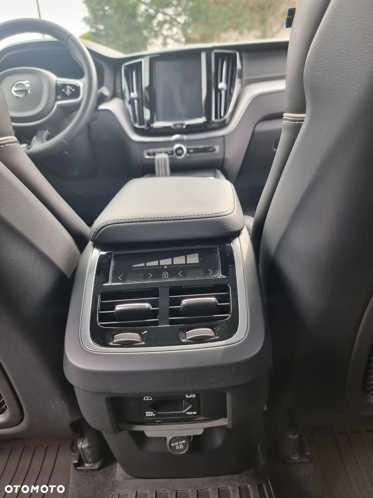 Volvo XC 60 B4 D AWD R-Design - 18