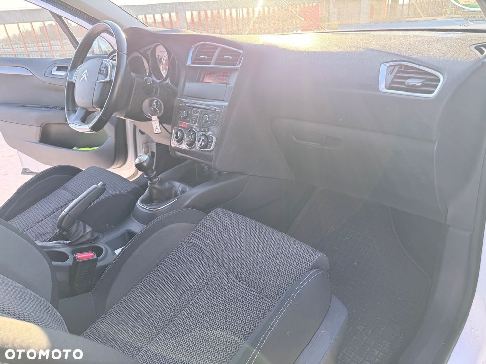 Citroën C4 e-HDi 115 Selection - 16