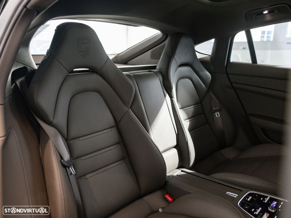 Porsche Panamera 4 E-Hybrid Platinum Edition - 39